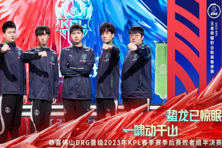 他曾在阿贾