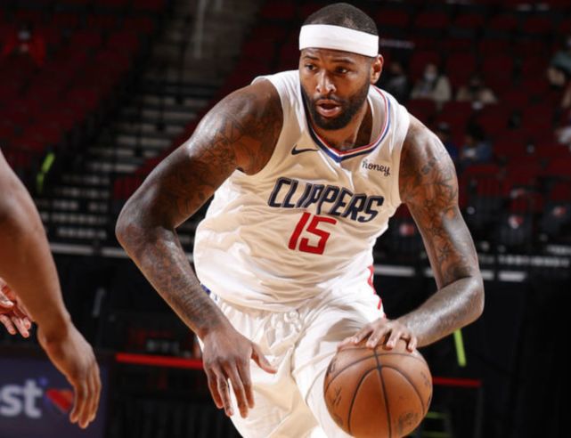 篮球赛场上 篮球赛场上