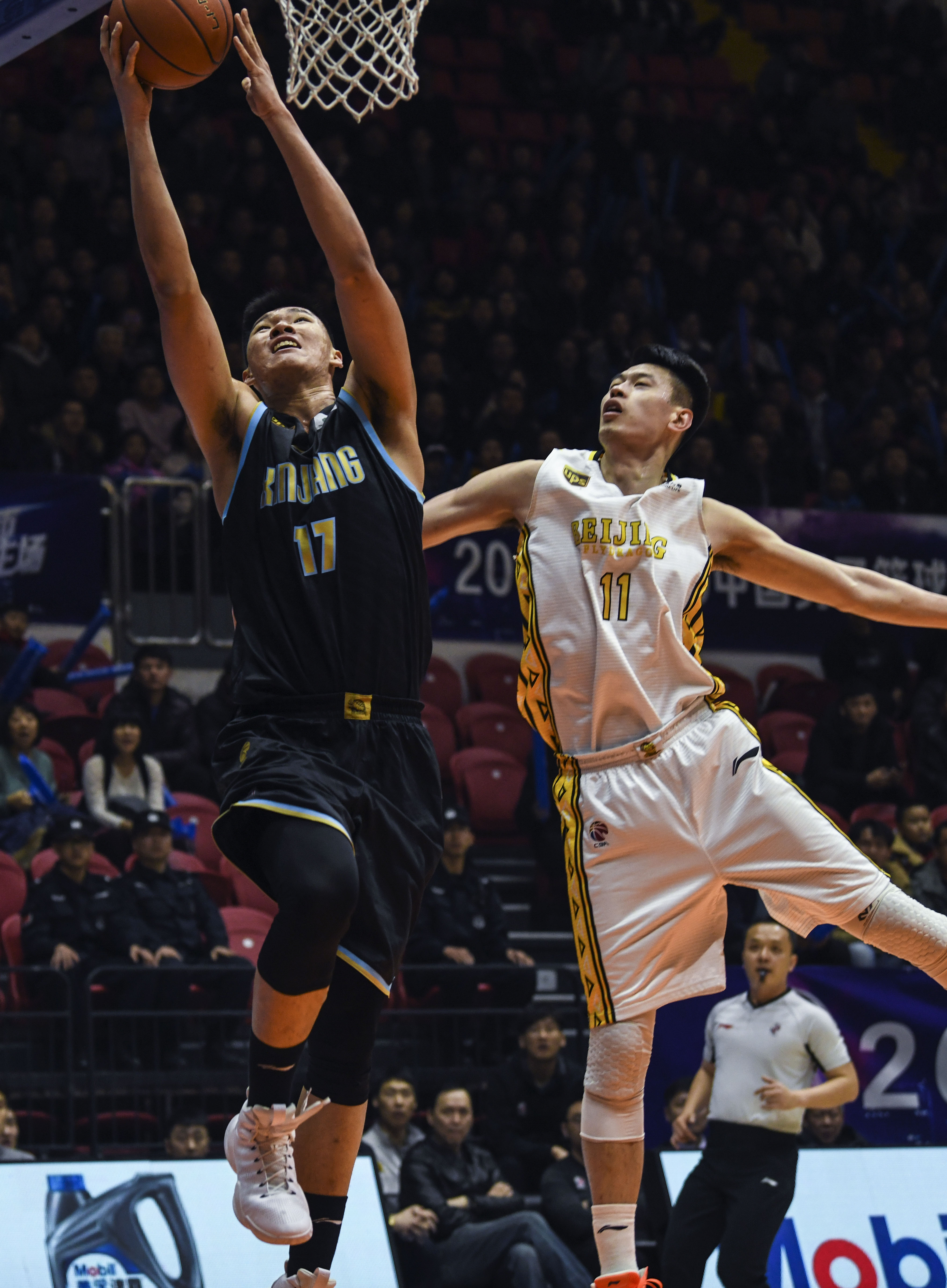 在进攻端展 在进攻端展