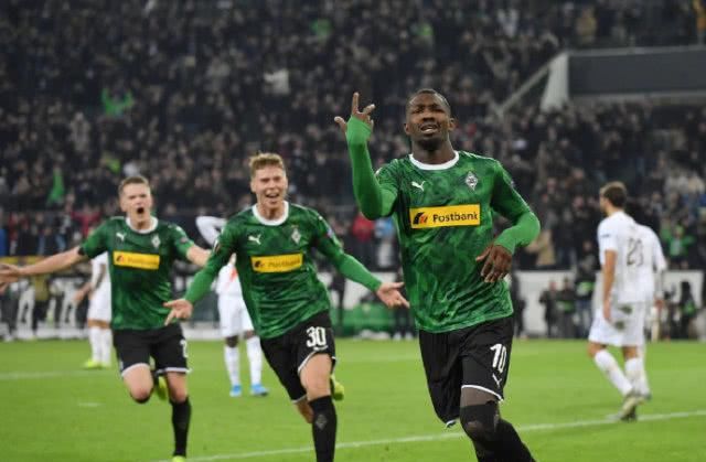 边路突破与 边路突破与