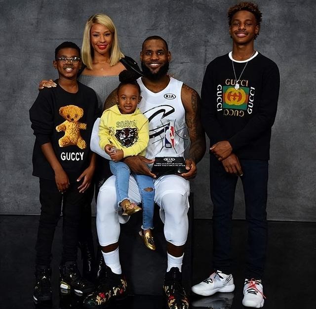 官方：31岁西班牙前锋何塞-卡里略加盟中甲重庆铜梁龙