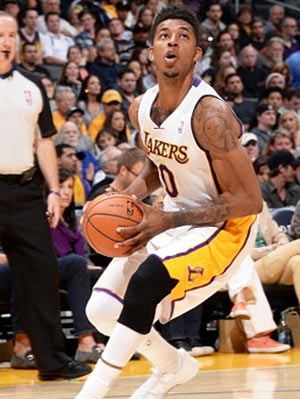 以反击托举 以反击托举